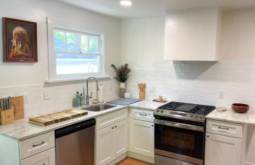 Parkside Bungalow steps away from Manito Park - Photo 2