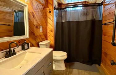 Lakefront Cabin with Hot Tub, Views & Fireplace - Foto 27