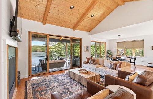 Dockside of the Moon - Photo 10