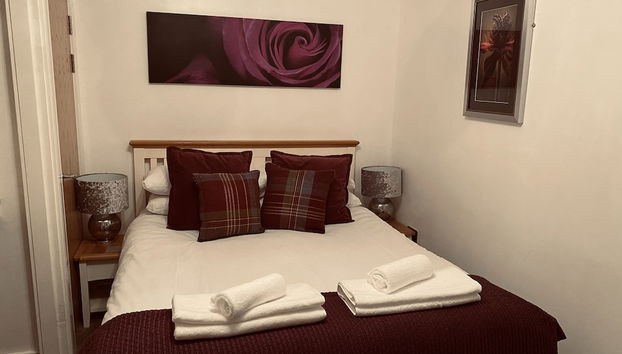 2 Guests - 5min To The Beach - Fireplace - Foto 2, Habitación