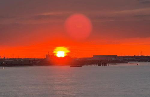 Serenity Waterfront 2 Bed Apartment - Foto 78