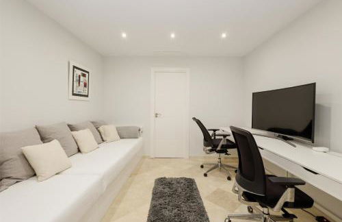 Private heatable infinity pool with sea views in La Mairena, Marbella - Foto 4