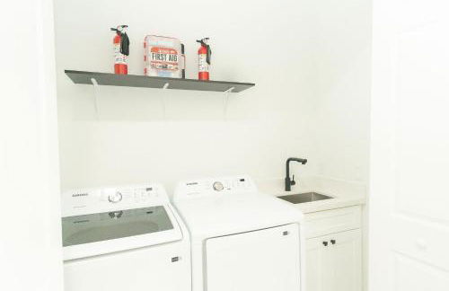 Designer Villa with Heated Pool, BBQ, Firepit, Ideal for Families & Groups - Photo 39