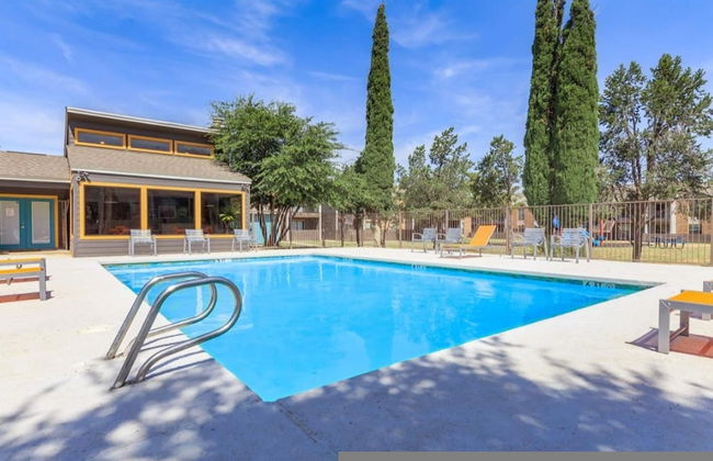 Midland Condo With Pool - Photo 15