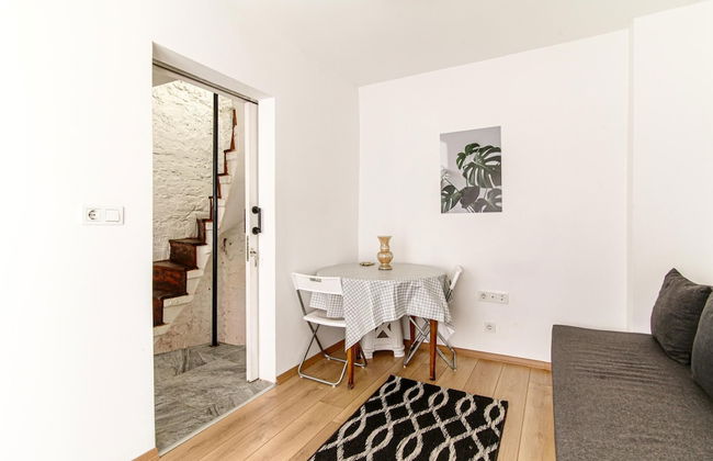 Single House Luminous and Chic Flat in Fatih - Photo 5
