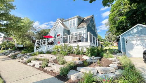 Walk Downtown & River Stylish Cozy Stay w Huge Porch - Foto 1