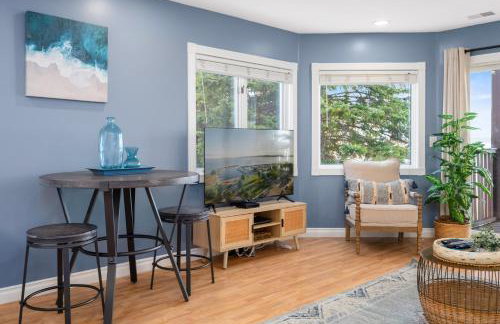 Beach Bliss 211 Balcony Water Views Beach Downtown - Photo 9