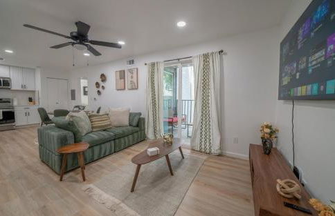 DT DFW Chic Free Parking and Pool In Medical District - Foto 25