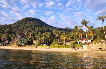 SUPER FLAT 180 graus em Angra dos Reis , Frente Mar na Marina Piratas com estacionamento - Foto 44