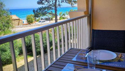 Studio standing classé meublé de tourisme avec terrasse vue mer " les pieds dans l'eau " à Algajola - Foto 2