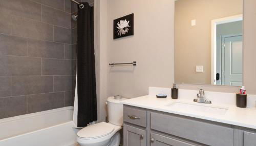 Cozy 2BR Sunset Haven - Foto 4, Shower