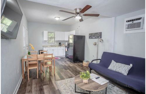 Remodeled Historic 1BR 1BA House Near Downtown - Foto 5