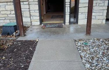 Walk to K-State, Sleeps 12, Pool Table, Hot Tub - Foto 35