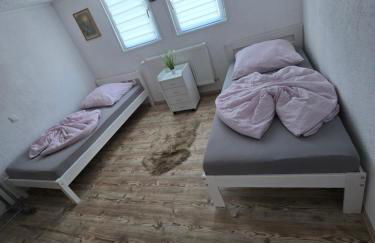 Mary Haus in Biebertal-Bieber, mit 2 Apartament und 4 Zimmer, 1 fur 2 und eine fur 6, In Nahe Gießen und Wetzlar mit WLAN, Parkplatz, 2 Badezimmer - Photo 18