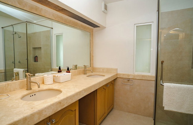 Oceanfront Condo at Voted Best Cancun Sandy Beach - Foto 15