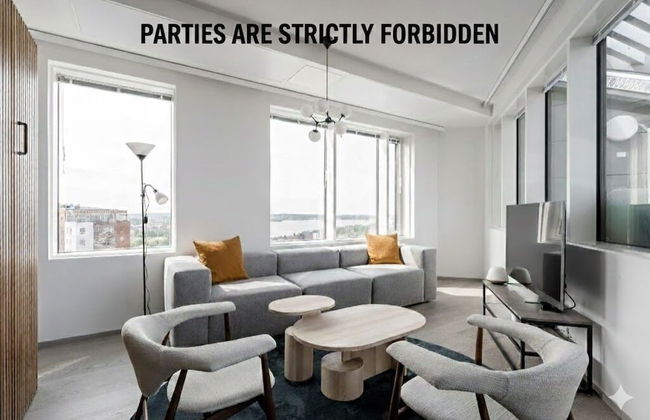 15th Floor Penthouse with Jacuzzi & 60m2 Terrace - Photo 17