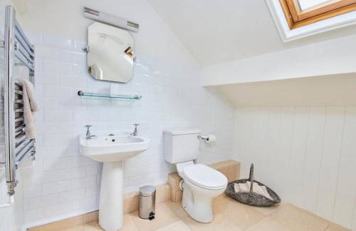 North Lodge - 17th Century Gate Cottage at Hassop Hall - Photo 19