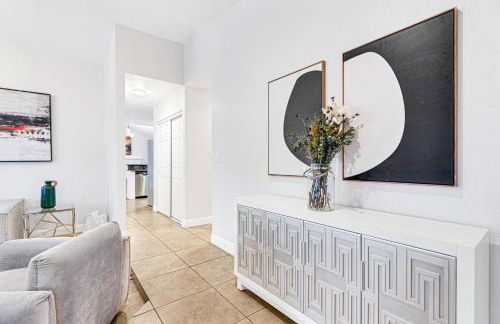 Vacation Home in Vegas w Pool 2 mile to Strip - Foto 31