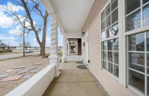 Spacious retreat w private backyard near downtown - Foto 8