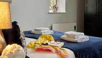 A Cozy Magical Retreat at Knightwood Oak, New Forest - Foto 2, wardrobe