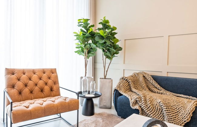 Aya - Elegant 1BR Apartment With Balcony and Creek Views - Photo 19