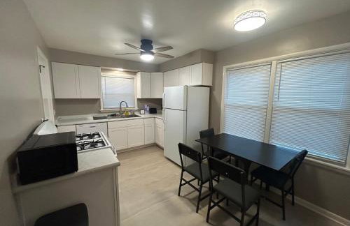 Spacious 3 Bedroom Home with Game Room and Parking - Foto 10