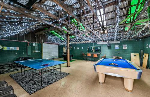 Unique Cabin With Hot Tub Close to Town - Foto 47