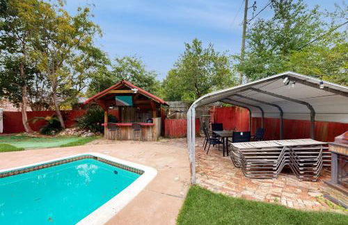 Bring Your Pup! Goose Creek Home with Private Pool - Foto 7