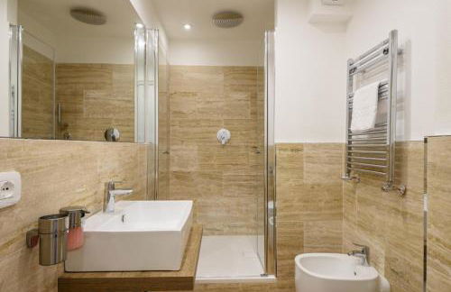 Regis Condo - Photo 58