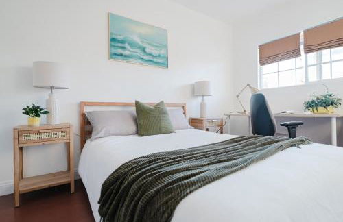 Entire Private Home with 4 Bedrooms 2 Bathrooms, Garage & Gated Yard, Near San Diego Gaslamp, Beach, Available Now - Foto 31