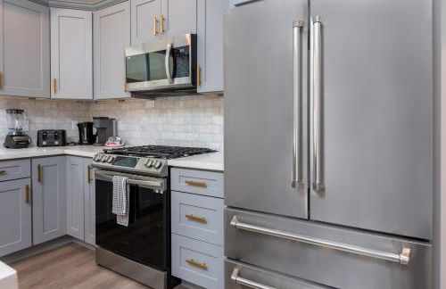 Stunning 3-BR Residence with Free Parking & Patio - Foto 15