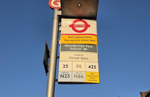 Spacious 3-Bedroom Apartment Near Stratford, 1 Minute From Train Station - Foto 24