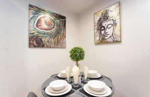 Elegant 5-Bed Home, Families & Friends, Sleeps 6, Parking, Free Wi-Fi - Foto 23