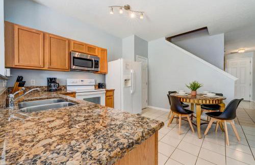 Comfy Townhome Minutes from Disney - Photo 22