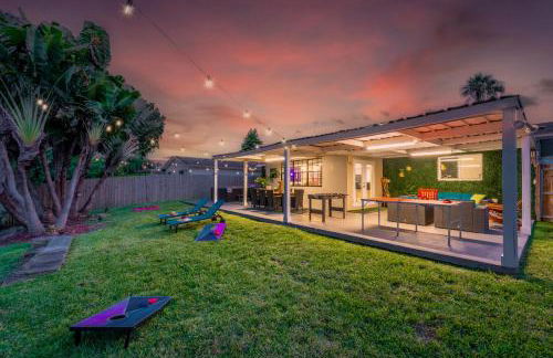 Waterfront Oasis Escape with 7 Seats Hot Tub! - Foto 48