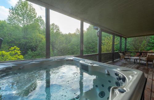 Fireside Retreat Hot Tub, Game Area, Fire Pit & Mountaintop Views! - Foto 2