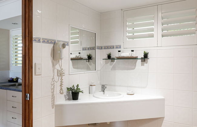 Sunlit Waters Studio Apartments - Photo 32