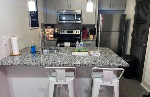 Free Parking! Comfy 1Bedroom Unit! 10 min to Midtown & 1 Mile To Braves Truist Park! - Foto 8