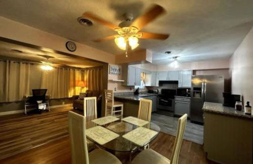 Endless Summer Oasis with a Pool - Foto 8