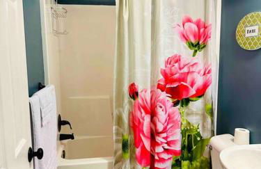 The Falmouth Villa with Peloton Bike - Foto 17