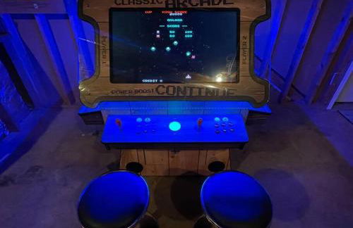 Large Luxury House, King Beds and More, Hot Tub, Theater, Fireplace, Game Room, Ping-pong, Pool Table, Air Hockey, Arcade, River, Big Kitchen, Nice Porch, Quiet, Good for Families and Large Groups, Near UGA Golf Course, Close to UGA & Stanford Stadium - Photo 30