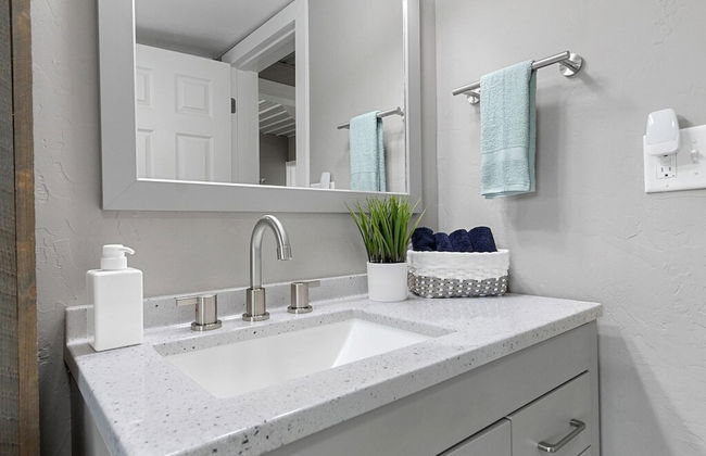 Lazy River Villa - Hottub Fenced Yard Sleeps 11 - Foto 12