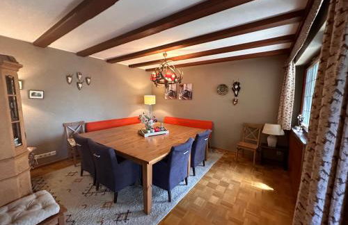 Private Spacious Villa near Winterberg and Willingen 14 Guests HUGE GARDEN Free Parking for Multiple Cars - Foto 8