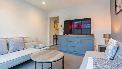 Cozy 2BR Getaway - Private Hot Tub & Bath Retreat - Foto 2