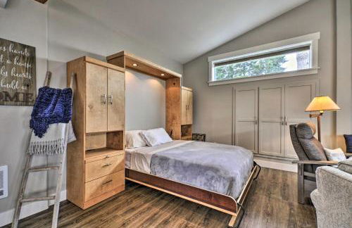 Travelers Retreat Studio with Patio and Yard! - Foto 16