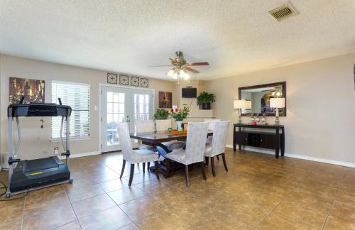 Home near Sea World & Lackland - Foto 9