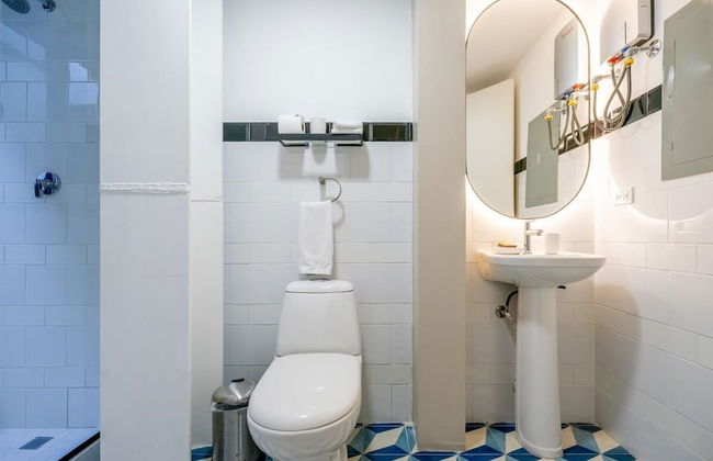 w Monochrome Loft in Santa Ana - Photo 22