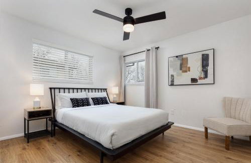 Spacious and Cozy 5 Bed 3 Bath Vacation House W 2 King 3 Queen! Sleep 12! 15Min to Red Rocks - Foto 29