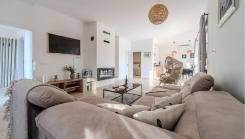 4 Bedroom Cozy Home In Jovici - Foto 3