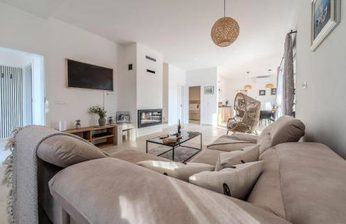 4 Bedroom Cozy Home In Jovici - Photo 3